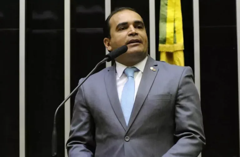 Processo de cassação contra Eduardo Bolsonaro deve ser concluído ainda neste ano, diz relator