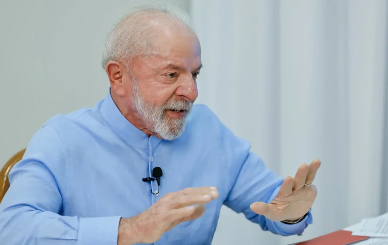 Lula defende que fintechs 'paguem o imposto devido a esse país'