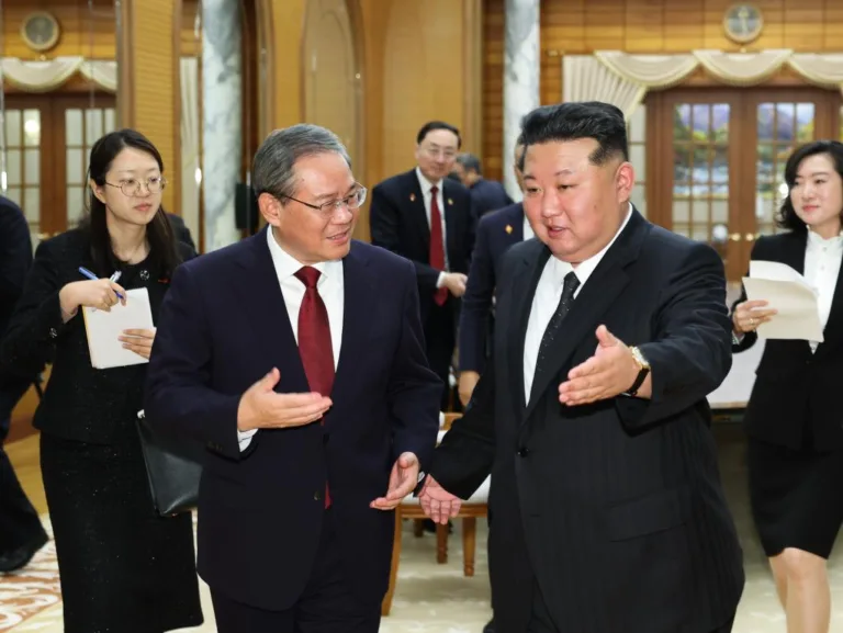 Visita de premiê chinês a Pyongyang reafirma aliança histórica sino-coreana
