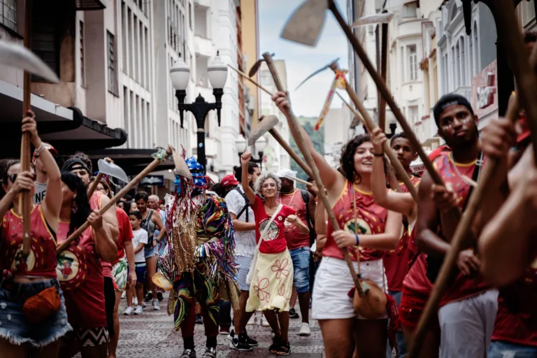 Bloco do MST do Rio lança campanha de arrecadação para desfilar em 2026