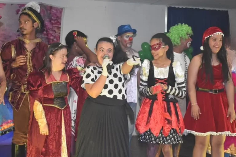 Direito à cultura e à arte para pessoas com deficiência: caminhos de resistência e cidadania
