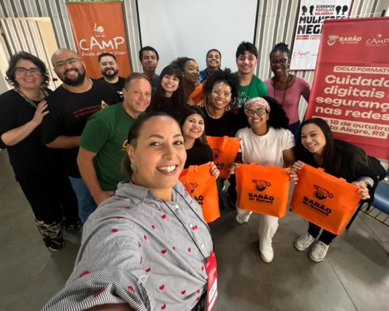 Jovens comunicadores de Porto Alegre participam de ciclo formativo sobre cuidados digitais 