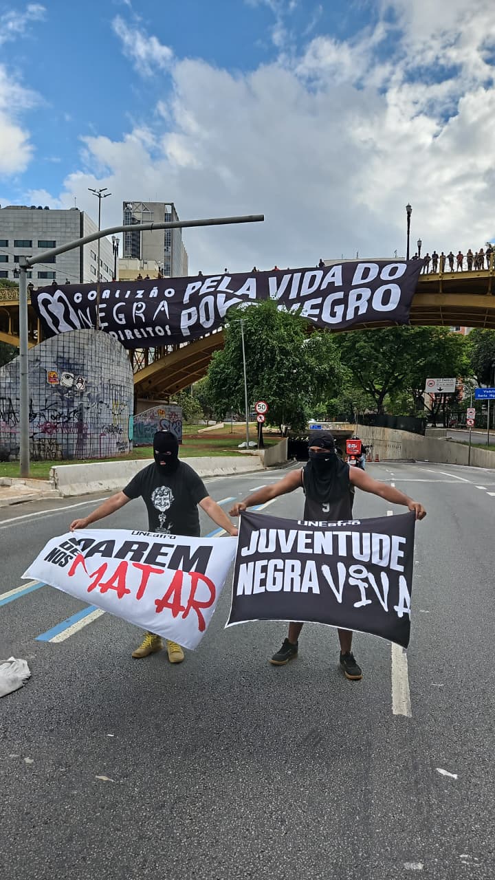 SP: Movimento negro fecha avenida 23 de maio em protesto contra chacina do Rio de Janeiro