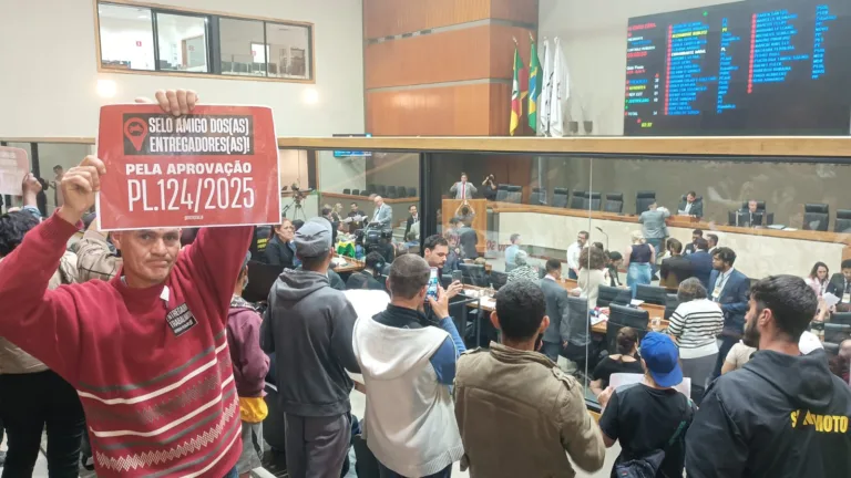 Câmara de Porto Alegre aprova projeto 'Selo Amigo dos Entregadores'