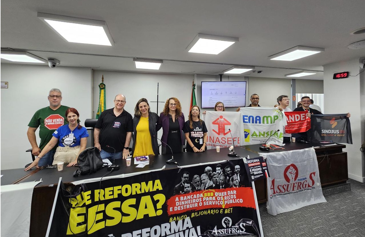 Servidores lotam Plenarinho da Assembleia em ato contra a PEC da Reforma Administrativa