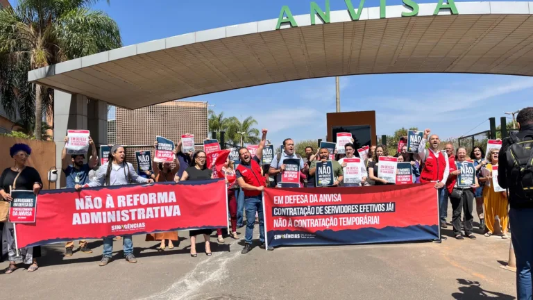 Servidores públicos vão às ruas protestar contra a reforma administrativa