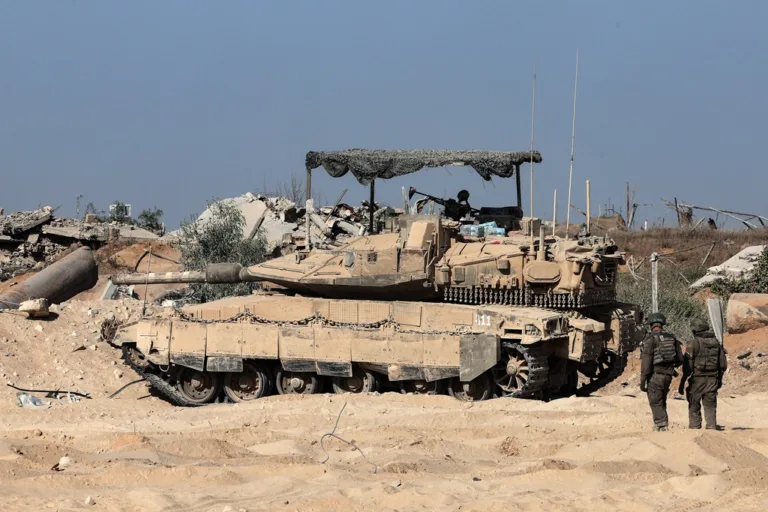 Tropas israelenses iniciam retirada de Gaza; ataques são registrados em Khan Yunis