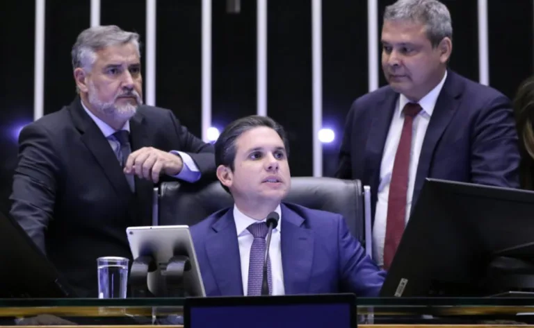 Governo Lula supera polarização na Câmara e isenção de Imposto de Renda tem aprovação unânime