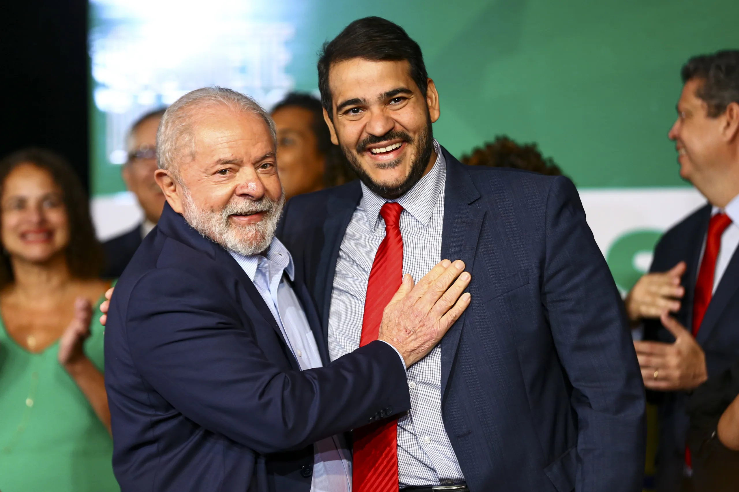 Presidente Luiz Inácio Lula da Silva com o advogado-geral da União, Jorge Messias. Foto: Marcelo Camargo/Agência Brasil