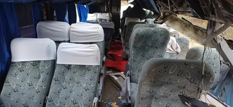 Acidente com ônibus fretado no Agreste de Pernambuco deixa 15 mortos