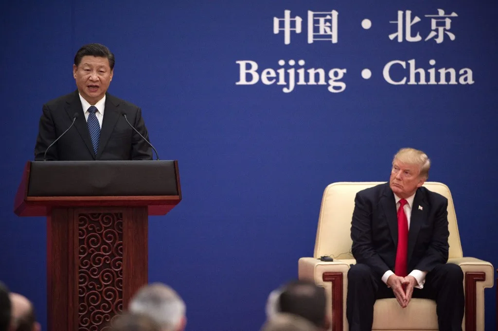 O presidente da China, Xi Jinping, e o presidente dos EUA, Donald Trump, durante evento com líderes empresariais no Grande Salão do Povo, em Pequim, em 9 de novembro de 2017.