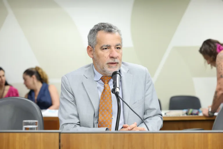 Aqui, o “trem desgoverna”: o ataque de Zema à Copasa