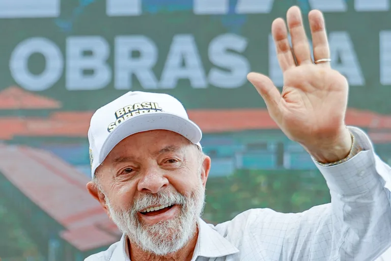 Lula sanciona isenção do Imposto de Renda para quem ganha até R$ 5 mil nesta quarta-feira (26)