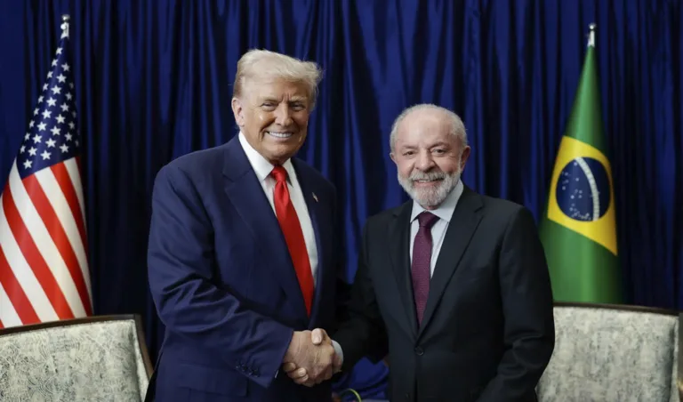 Reunião entre Trump e Lula em meio à negociação de terras raras é temerária, diz especialista