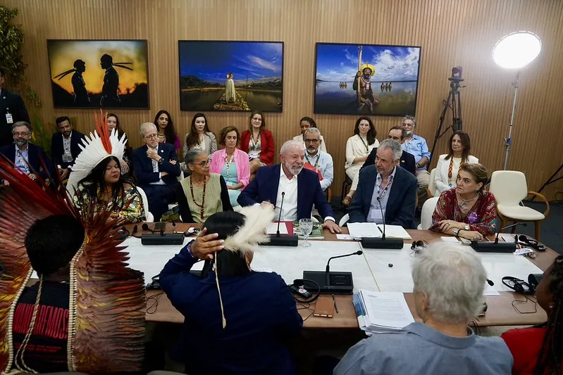 Reunião do Brasil e Presidência da COP30 com representantes da sociedade civil e povos indígenas, na Blue Zone
