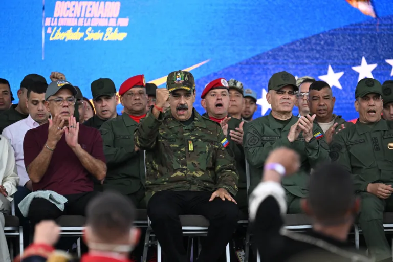 Venezuela diz que está pronta para combate com os EUA após Trump ameaçar com ofensiva terrestre