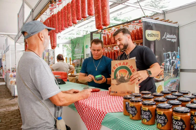 Feira Estadual da Economia Solidária amplia duração e ocupa centro de Porto Alegre