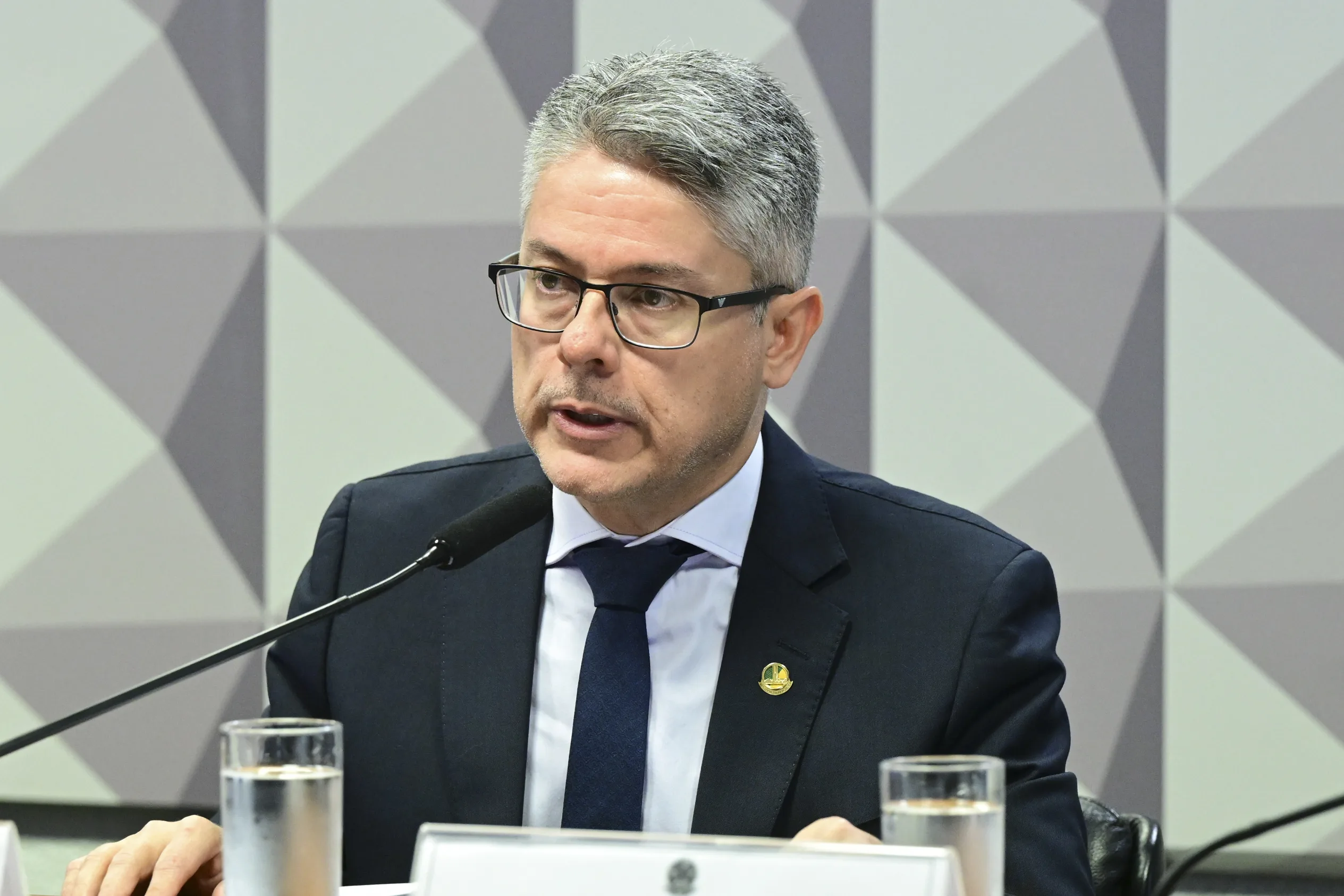 Alessandro Vieira (MDB-SE) já é relator da CPI do Crime Organizado e é visto como uma figura independente no debate sobre segurança pública