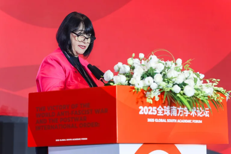 'Países da ex-Iugoslávia não decidem mais sobre seu próprio futuro', diz professora macedônia