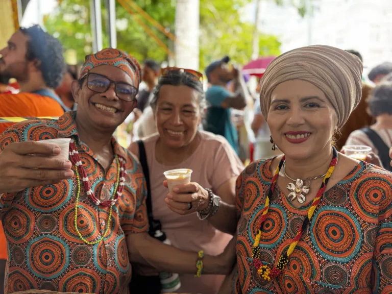 Banquetaço: Cúpula dos Povos doa comida em praça pública durante COP30