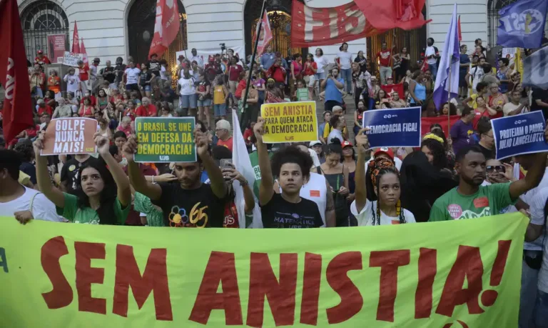 Não é hora de comemoração: desafios do campo democrático na reconstrução do Brasil