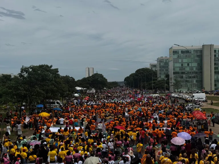 Marcha das Mulheres Negras reúne mais de 300 mil em Brasília