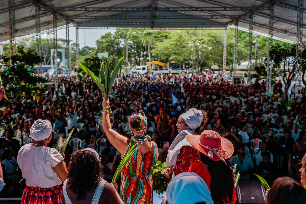 Marcha acontece no penúltimo dia da Cúpula dos Povos, maior encontro paralelo à COP30 em Belém.