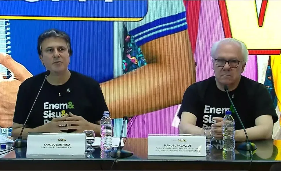 Ministro Camilo Santana (esquerda) anunciou novidade neste domingo (16), durante balanço do Enem 2025