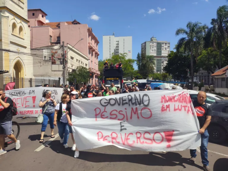 Greve dos municipários de Santa Maria (RS) amplia pressão contra a reforma da Previdência