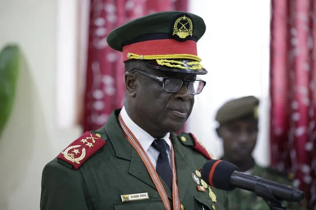 General Horta N'Tam, até então chefe do Estado-Maior do Exército, se proclamou presidente interino