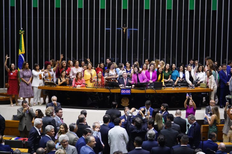 Ferramenta classifica projetos de lei no Congresso conforme impacto sobre direitos de meninas, mulheres e pessoas LGBT+