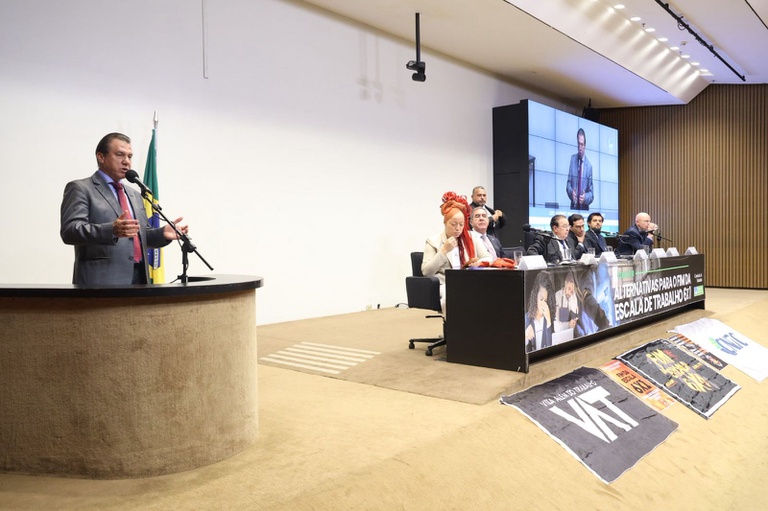 Fim da escala 6x1: Marinho e entidades defendem urgência na votação da diminuição da jornada