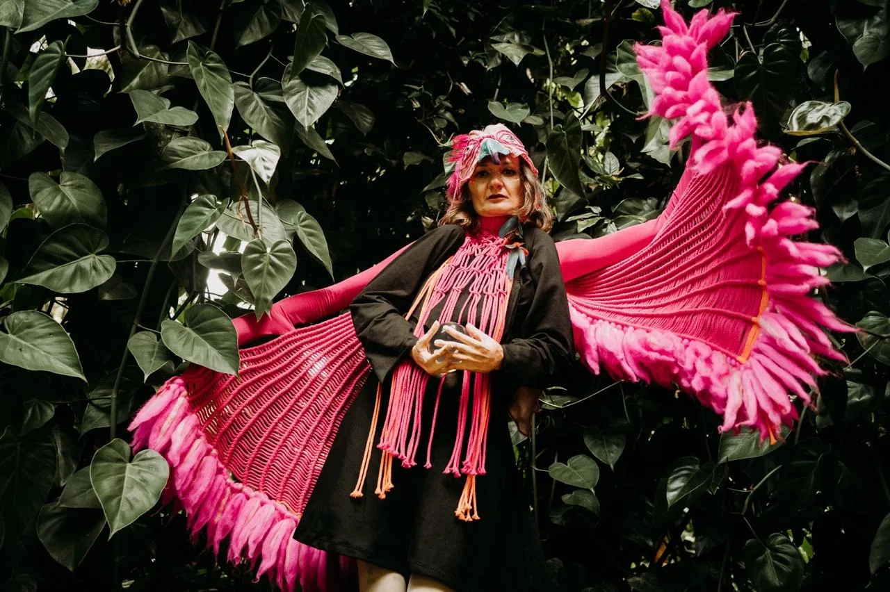 Genifer Gehardt - Mulher Pássaro