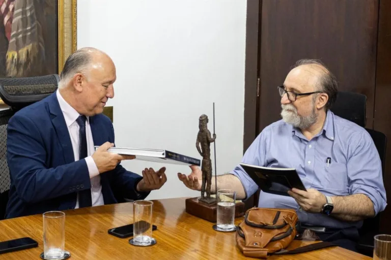 Em visita a Porto Alegre, Miguel Nicolelis diz que mortos pela covid-19 ultrapassaram 1 milhão 