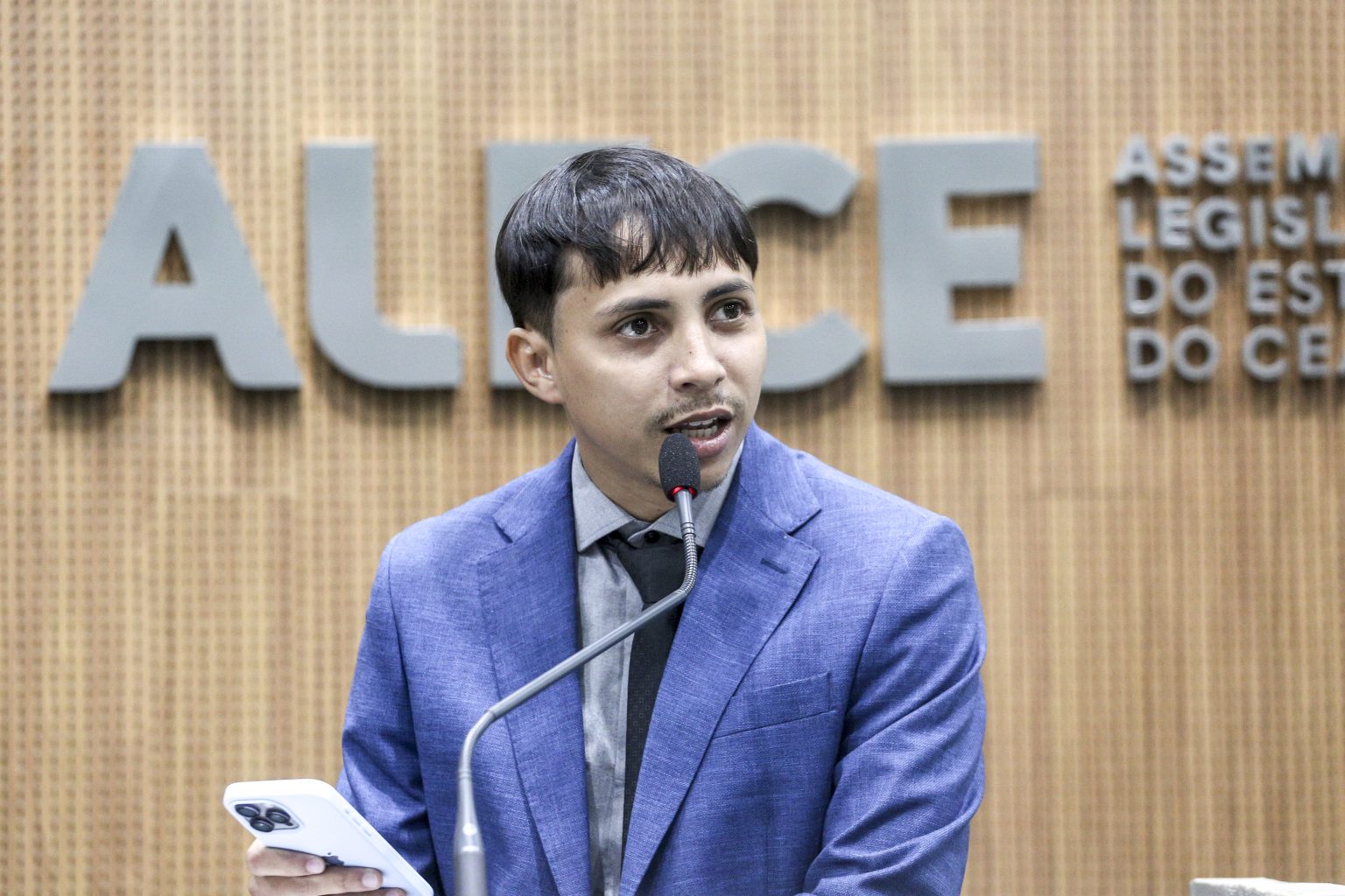 Direito constitucional à internet é passo para a soberania digital, afirma Léo Suricate