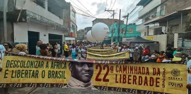 Mobilização saiu da sede do Ilê Aiyê, no Curuzu, e seguiu em direção ao Pelourinho