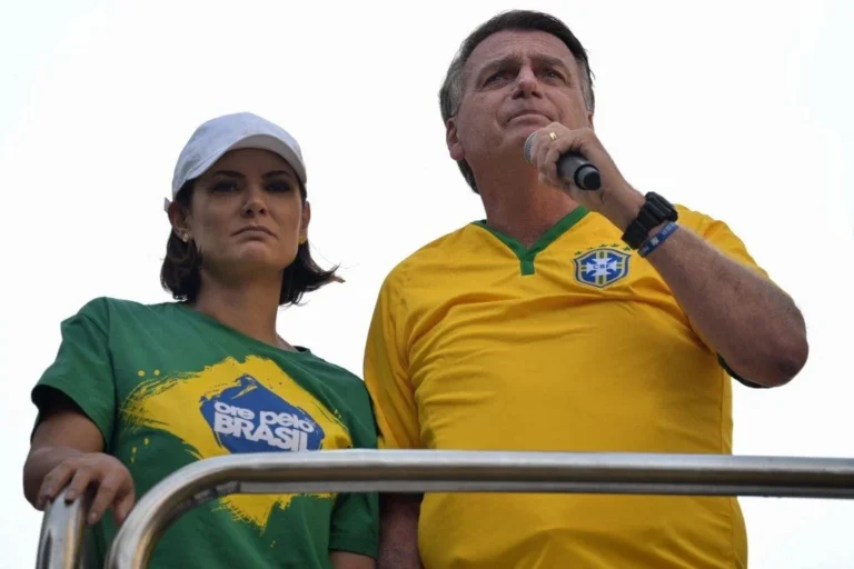 Crise no Ceará amplia racha no bolsonarismo e isola Ciro Gomes, avalia cientista político
