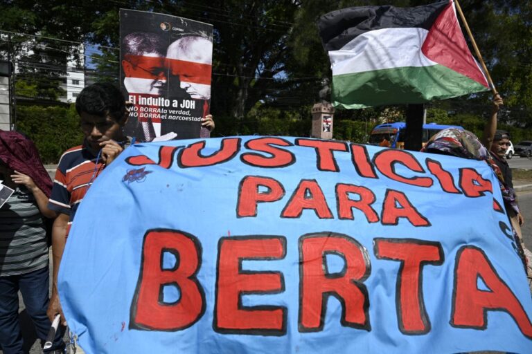 Movimentos populares de Honduras protestam na embaixada dos EUA contra ingerência nas eleições