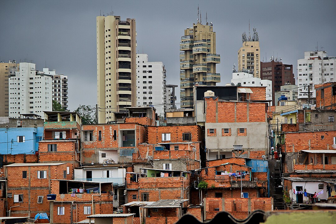 Enquanto Paraisópolis registrou até 45°C na temperatura de superfície, o Morumbi, bairro vizinho, ficou na casa dos 30°C