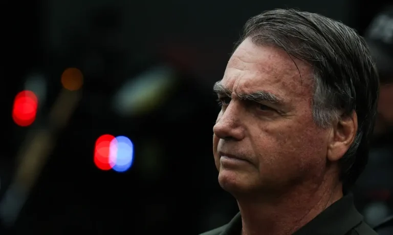 Moraes pede detalhes para avaliar ida de Bolsonaro a hospital após queda na cela da PF