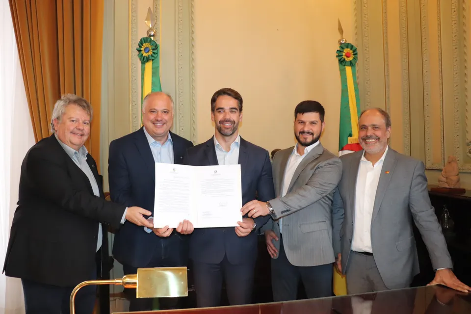Da esquerda para direita: o futuro presidente da Farsul Domingos Velho, o deputado Luciano Silveira, Eduardo Leite, o secretário adjunto da Agricultura Márcio Madalena, e o secretário adjunto da Casa Civil Gustavo Paim