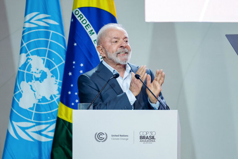 Lula publica decreto que aumenta salário mínimo para R$ 1.621 a partir de 1º de janeiro
