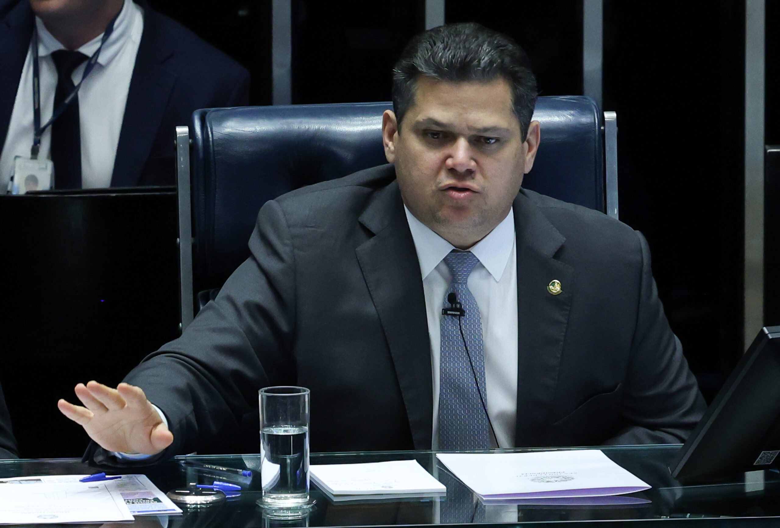 Presidente do Senado, Davi Alcolumbre, durante discurso contra STF