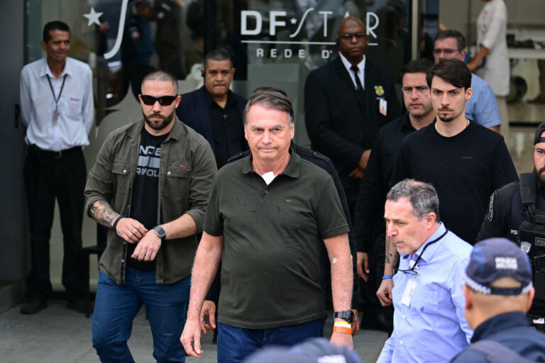 Jair Bolsonaro passa por nova cirurgia para conter soluços