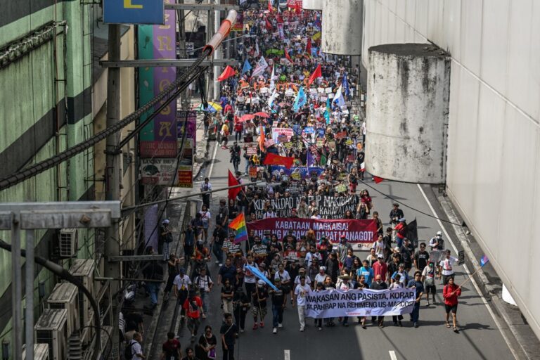 'Protestos nas Filipinas continuarão até a queda do governo', afirma pesquisadora