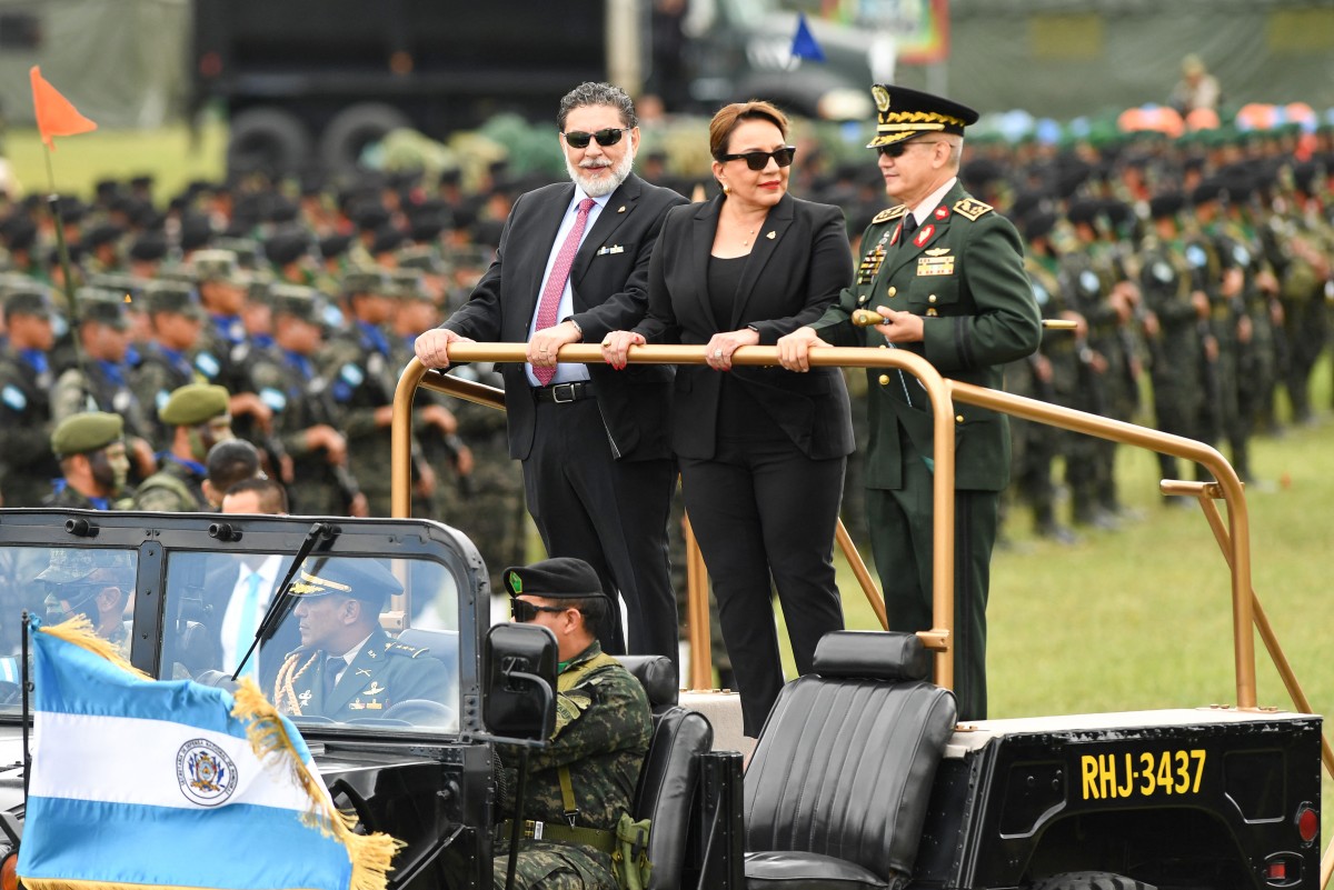Xiomara Castro nas celebrações dos 200 anos do Exército de Honduras, na quinta-feira (11)
