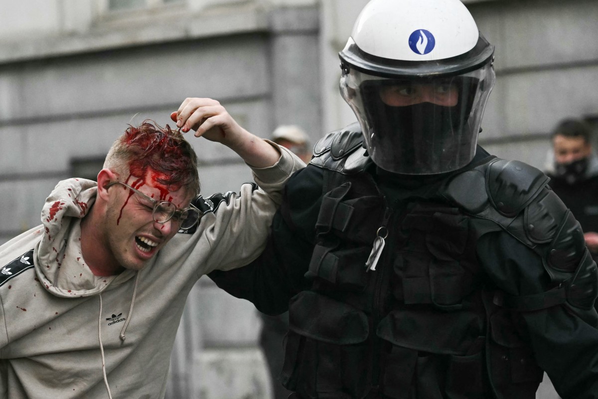 Choque entre manifestantes e polícia em Bruxelas