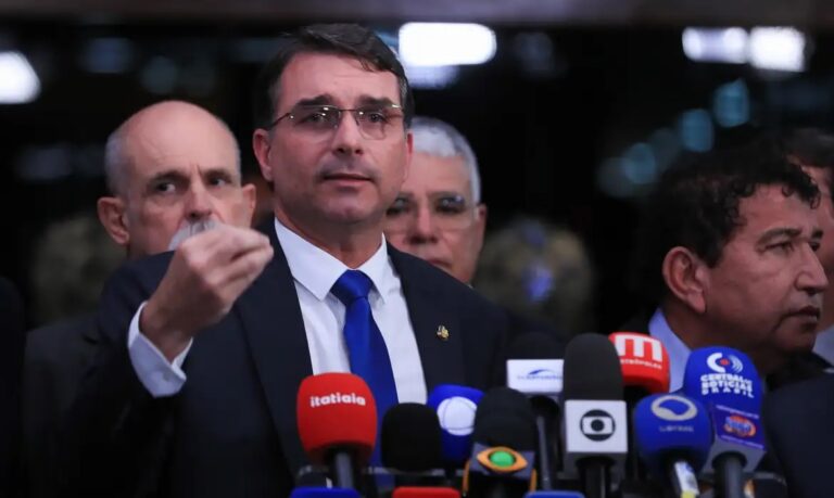 Relação com Vorcaro é um 'desastre' para Flávio Bolsonaro, mas beneficia outros candidatos