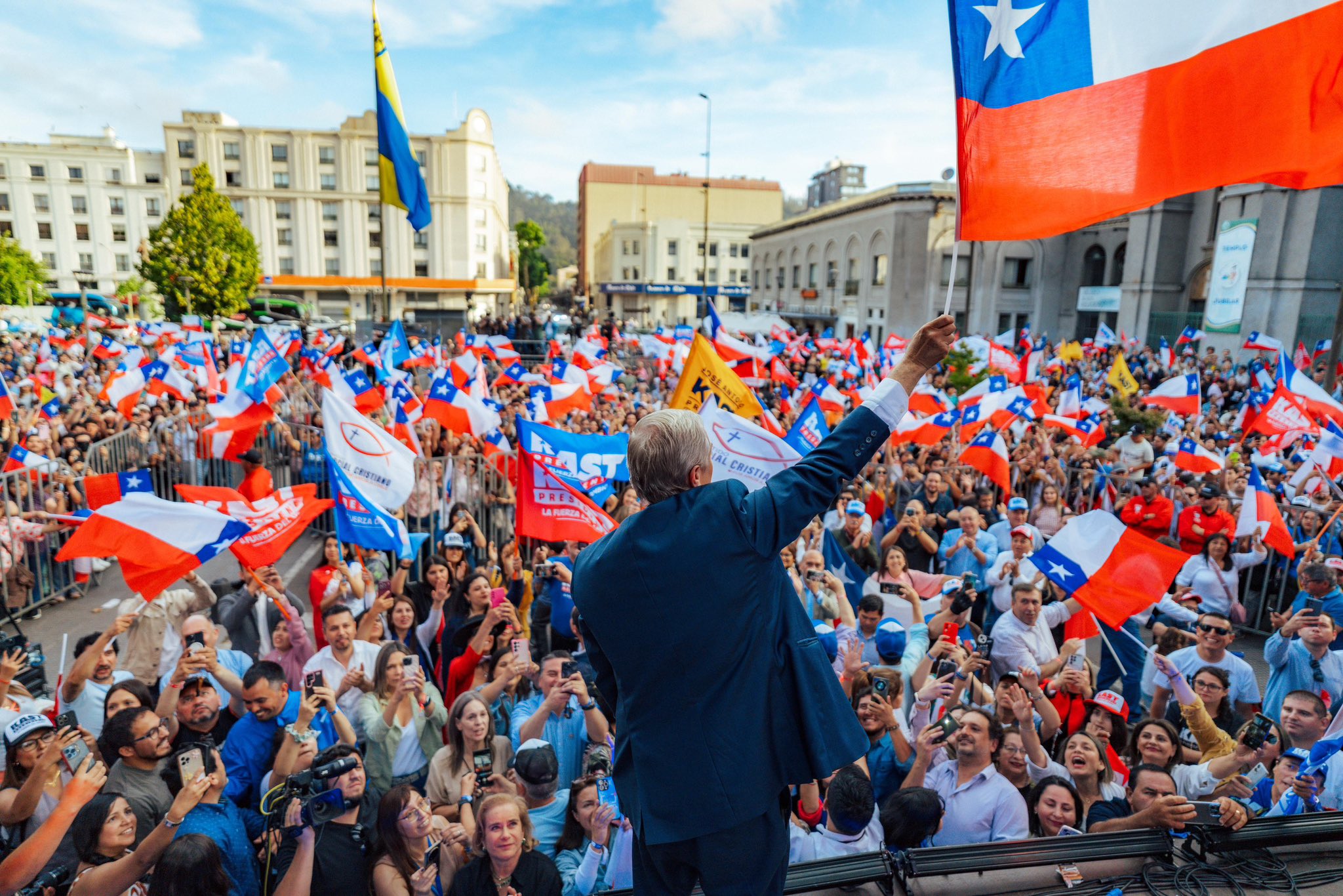 José Antonio Kast venceu a comunista Jeannette Jara com 58% dos votos