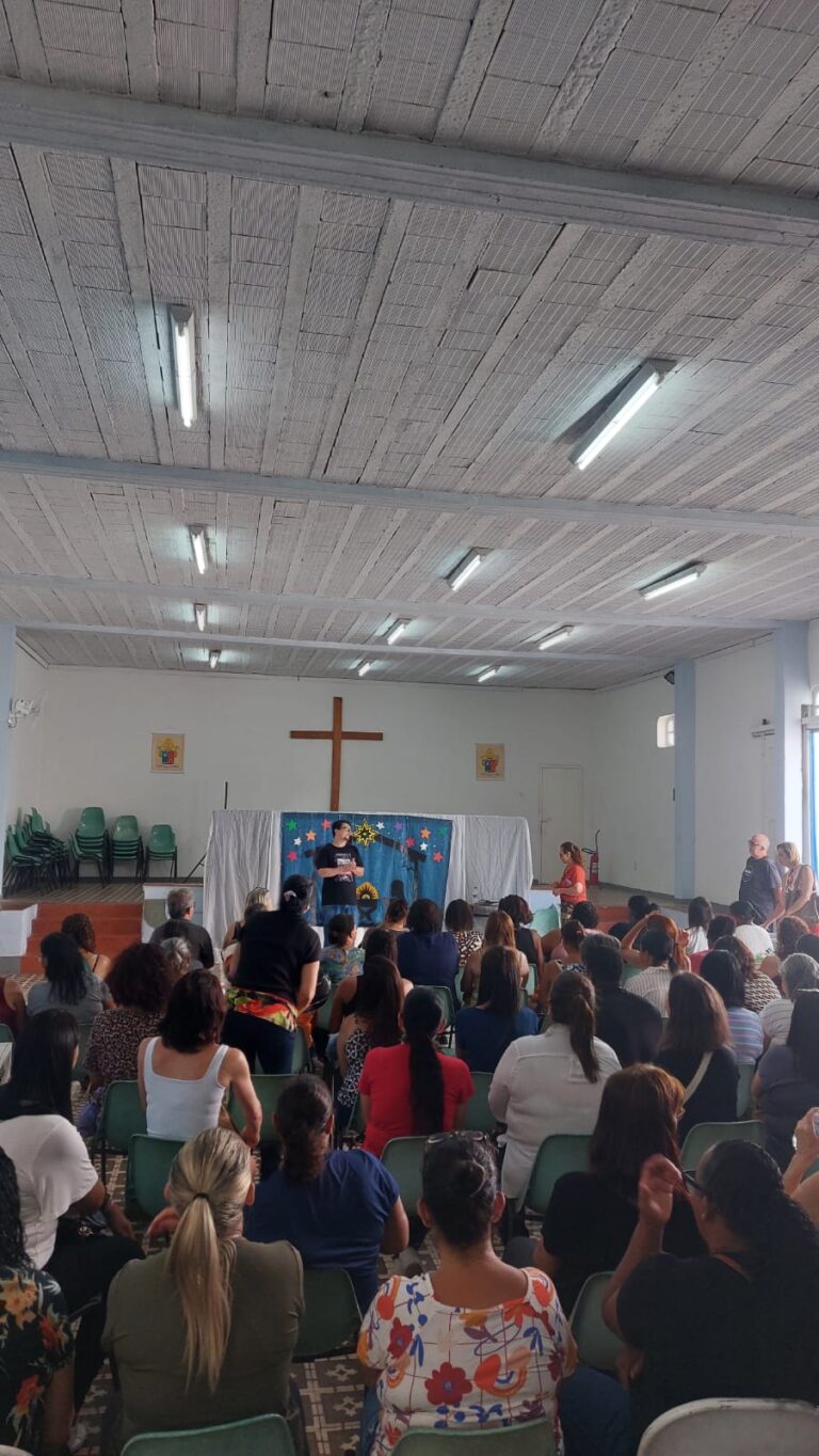 Após decisão judicial, profissionais de educação de Valença, no Rio, decidem encerrar greve
